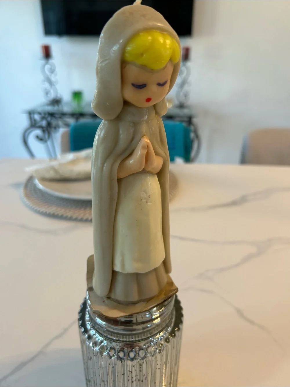 Vintage Sun Pilgrim Prayer Women Figure Candle in Beige and Yellow